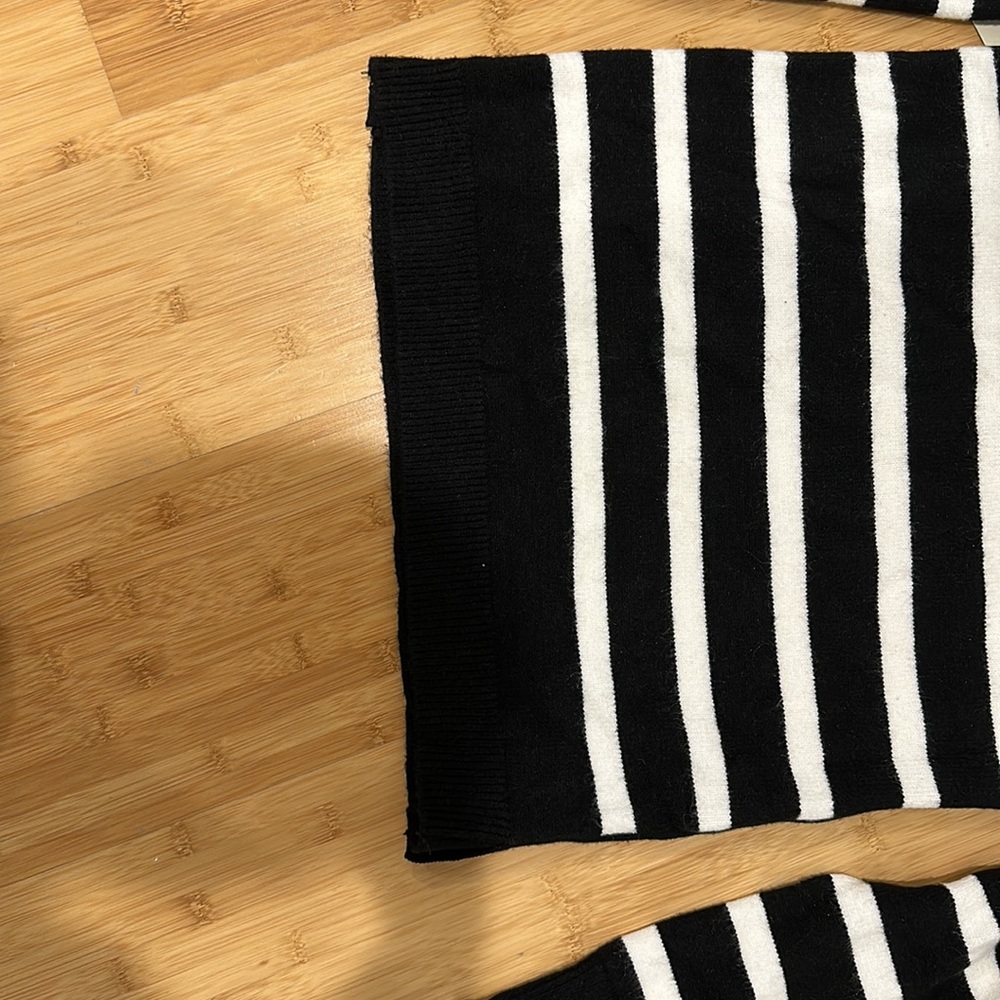 NWT Black and White striped sweater - Picture 7 of 7